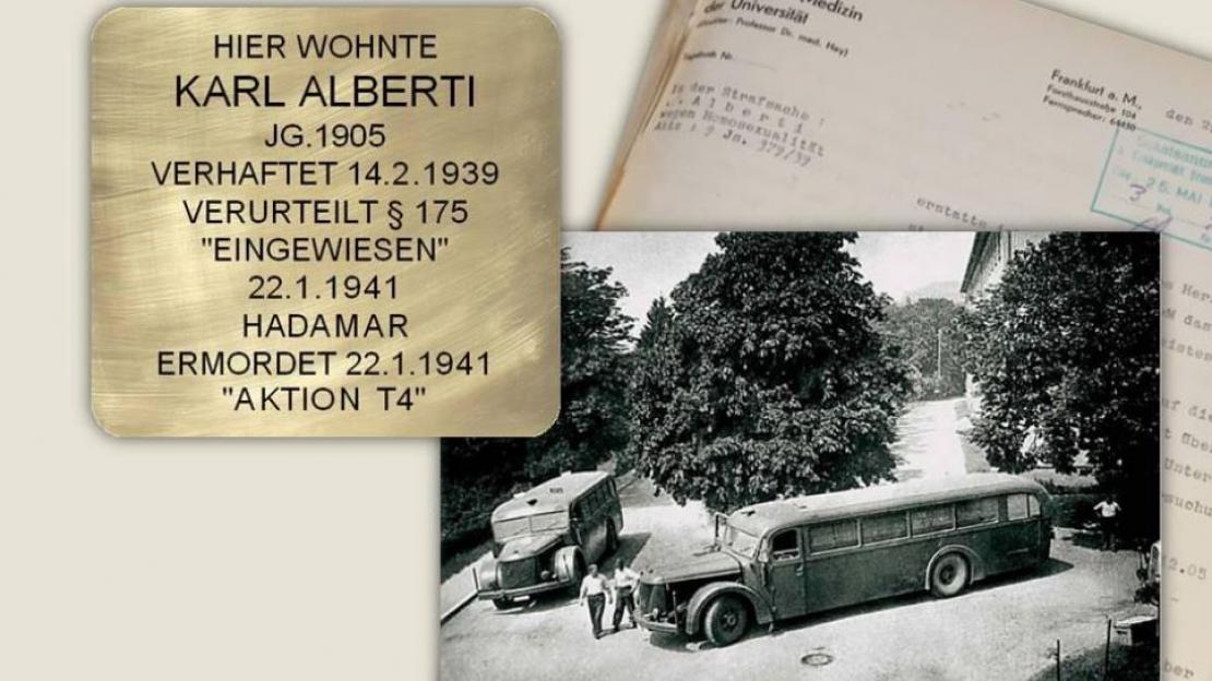 Stolperstein zu Erinnerung an Karl Alberti, "Gutachten" zu seiner Zwangseinweisung in Hadamar, Transportbusse der Tötungsanstalt.